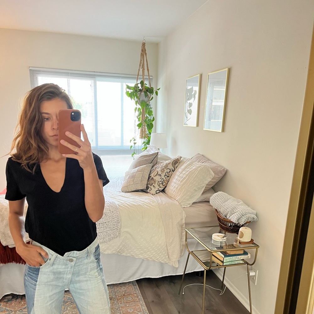 AG black shirt sleeve shirt